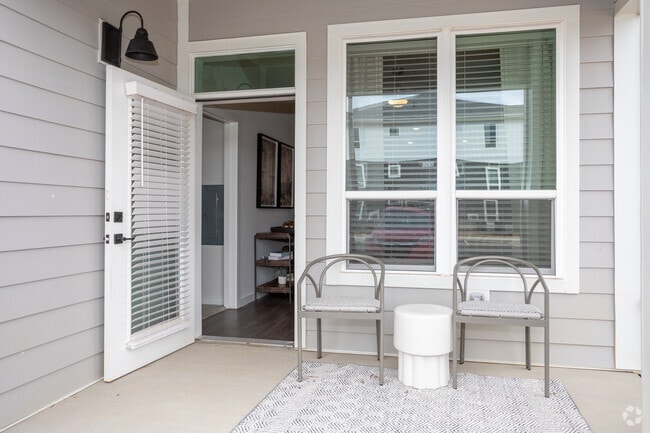 2BR, 2BA - 1150SF B2 - Patio
