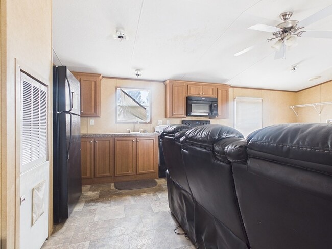 Photo - 2507 W F St