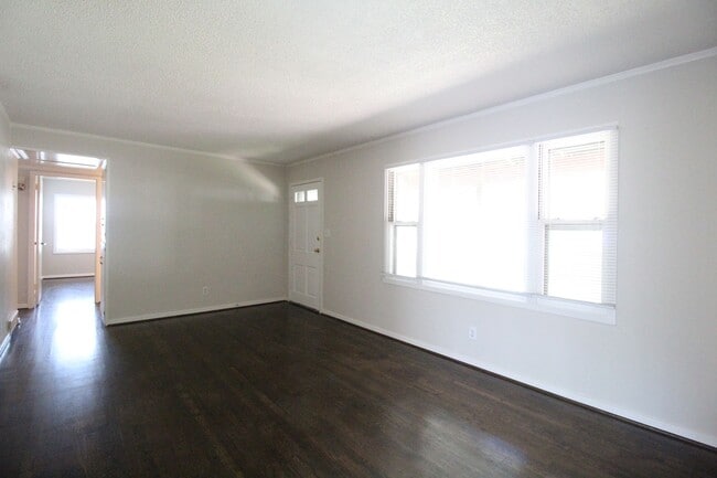 Photo - 4 Bedroom 2 Bath Updated Home In Overland Park