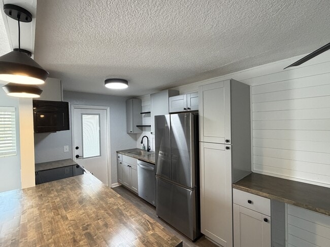 Photo - 320 Lakeview St Unit 220