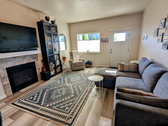 Photo - 1071 SE 5th St