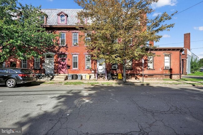 Building Photo - 59 Southard St Rental