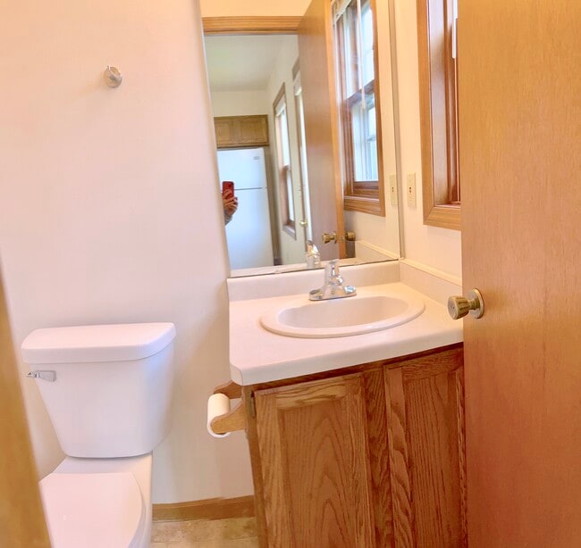 Photo - 205 Applewood Ln