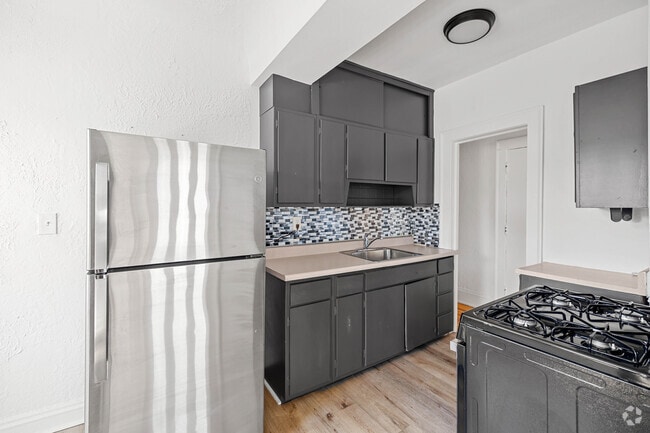 1BR, 1BA - 700SF - Kitchen