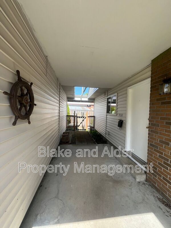 Photo - 5531 SW Lombard Ave