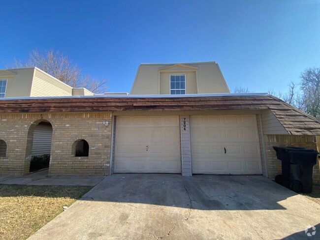 Building Photo - 3 bedroom 2.5 Bath Accepting Housing Vouch... Rental