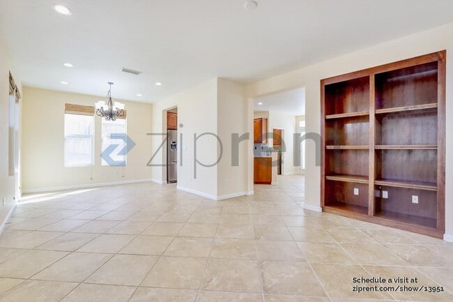 Photo - 704 Moore Way