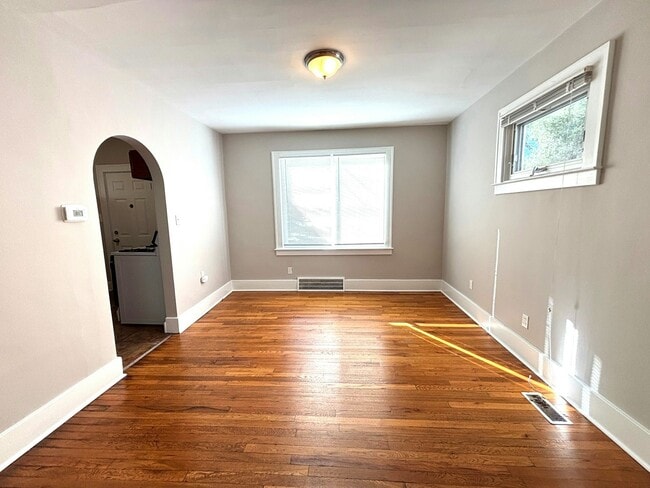 Photo - 536 E Jarvis Ave