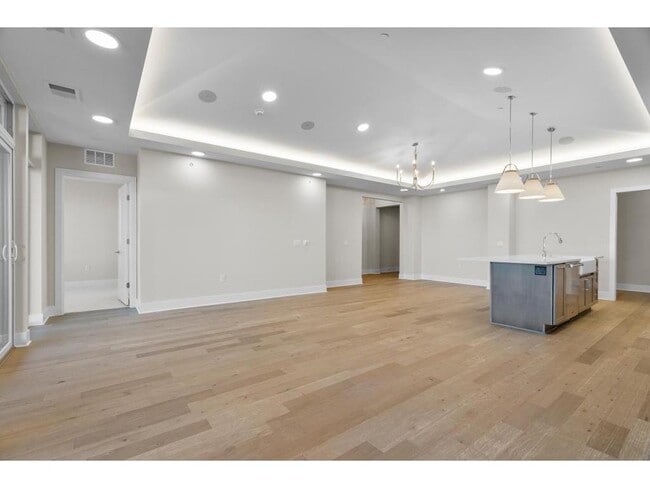1 Hill Farm Rd Unit 307
