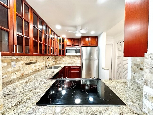 Photo - 2301 NE 14th Street Causeway Unidad 306E