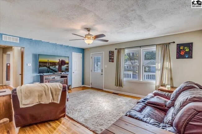 Photo - Beautiful 4-Bedroom, 1.5 Bathroom Home