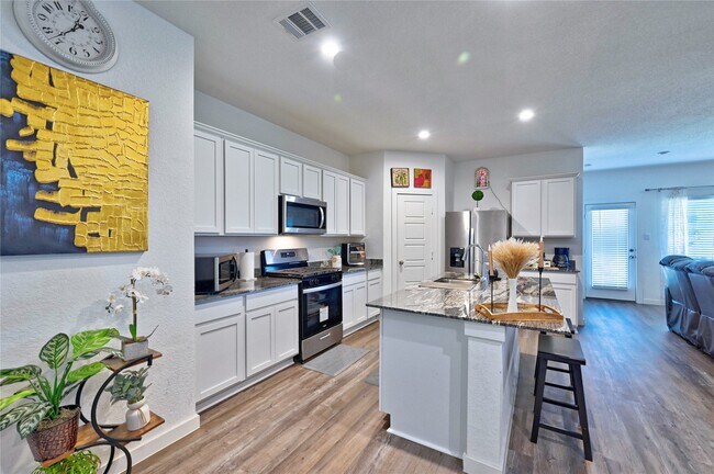 Photo - 8522 Kokernot Ln