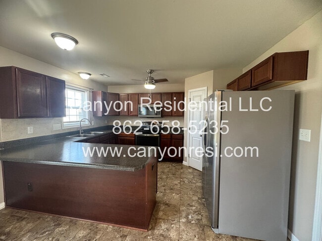 Photo - 567 Broad Dr
