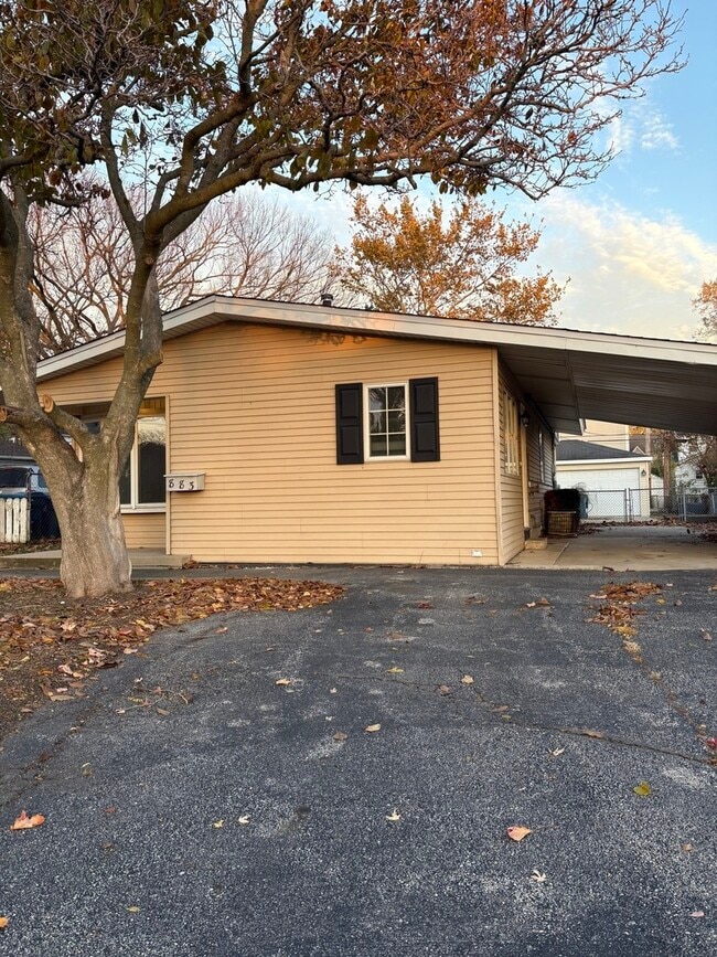 Photo - 883 S York St