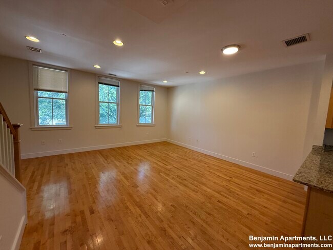 Building Photo - 137 2nd St Unit PH12 Rental