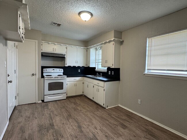 3310 SW Salinas Dr
