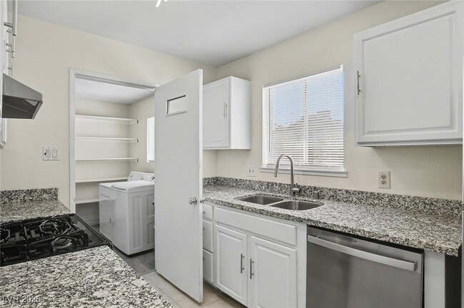 Building Photo - 313 Fox Cir