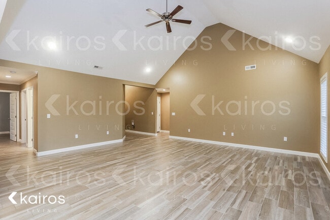 Photo - 977 Garrett Ln