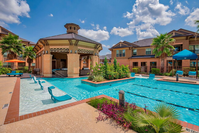 Pool - Grand Fountain Apartments