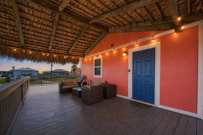 Building Photo - 610 Surf Dr
