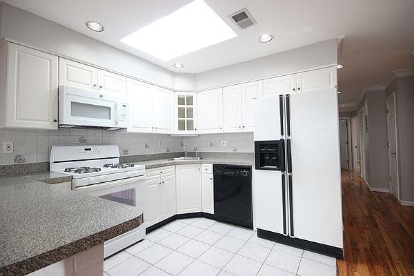 Photo - 247 Terrace Ave Unit 2