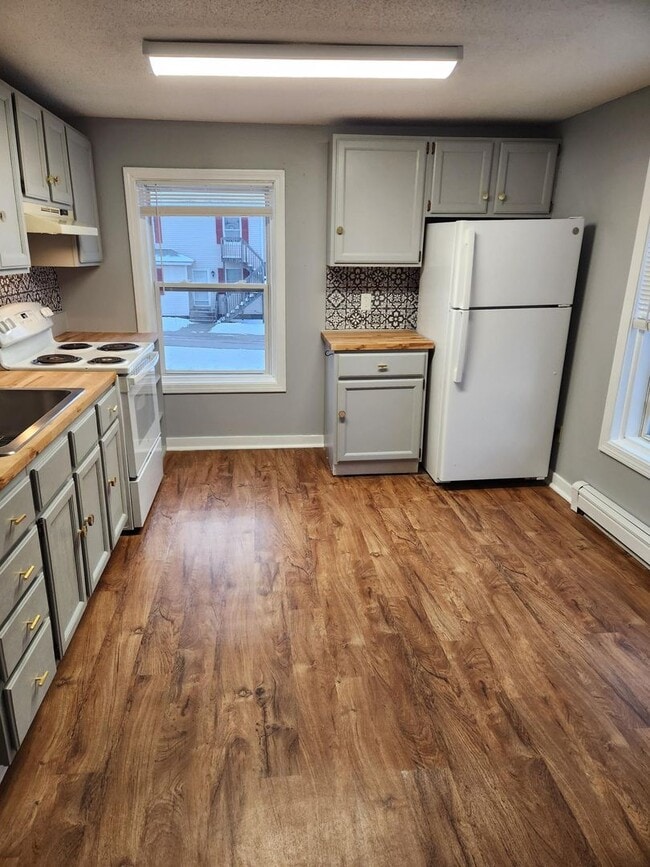 Building Photo - 7 Western Ave Unit Apt 2