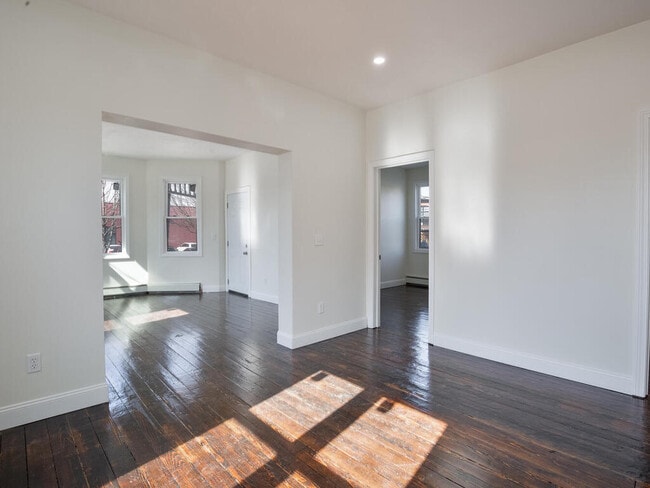 Building Photo - 35 Valley St Unit #2