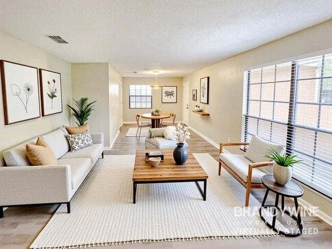 Photo - 553 Edward Rutledge St