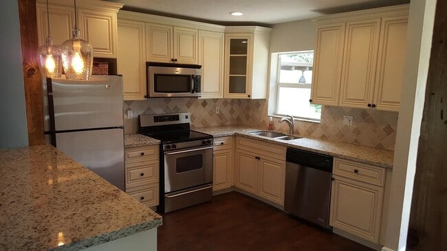 Photo - 160 NW 7th St