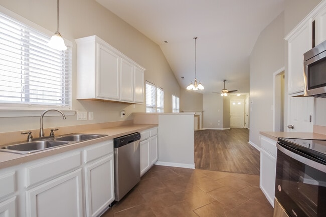 Photo - 1003 Washburn Ct