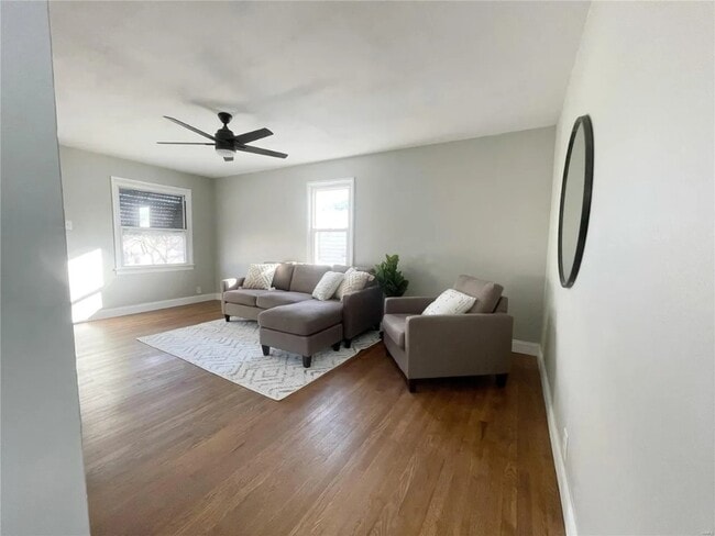 Photo - 1349 Kraft St