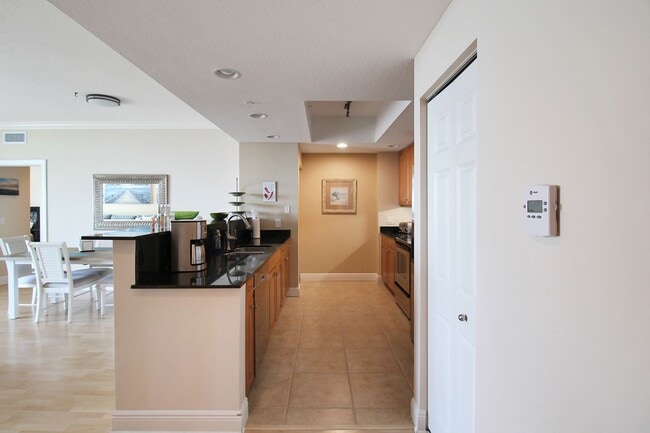 Photo - 800 N Tamiami Trl