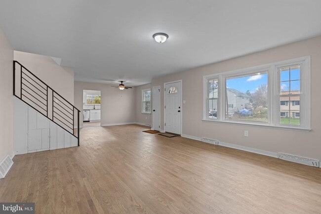 Photo - 131 Kipling Dr