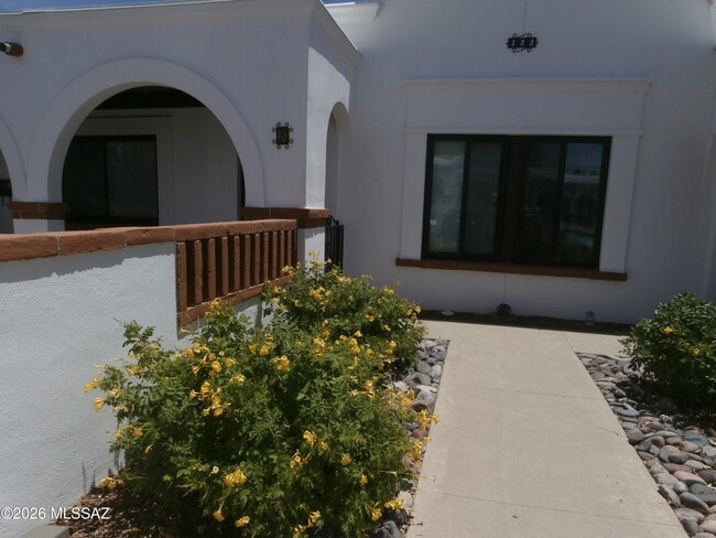 Building Photo - 133 S Paseo Pena