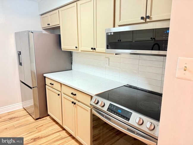 Photo - 5300 Holmes Run Pkwy Unidad 1012