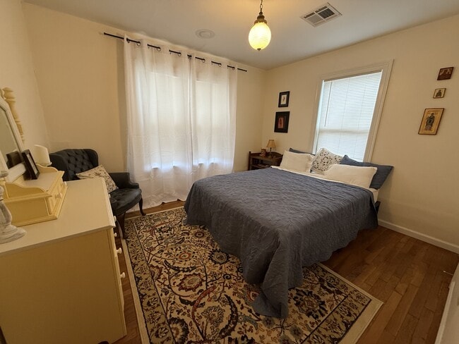 Photo - 2710 S Washington St