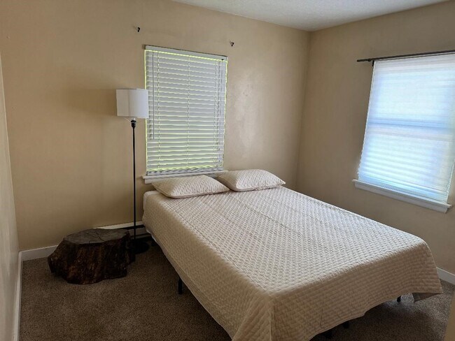 Photo - 889 S Park Rd