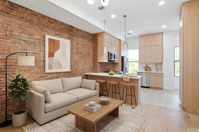 Building Photo - 233.5 Summit Ave Unit 2