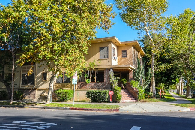 Building Photo - 200 S Sycamore Ave Unit 25