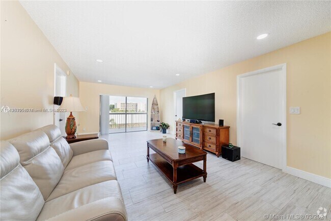 Building Photo - 1301 NE 7th St Rental