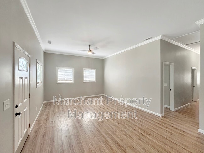 Photo - 102 S 8th St