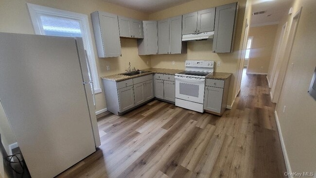 Photo - 19 Hoffman Ave