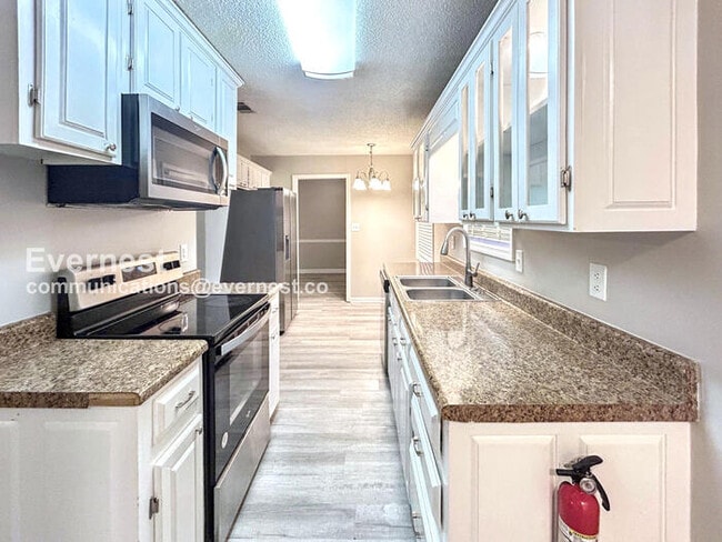 Photo - 5920 Catawba Way