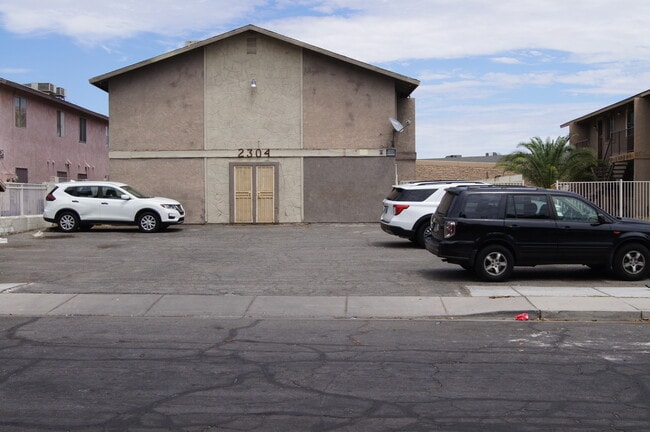 Photo - 2304 Saturn Ave Unidad B