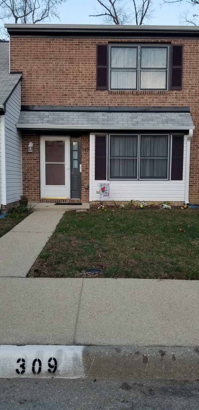 Building Photo - 309 Crestwood Ct