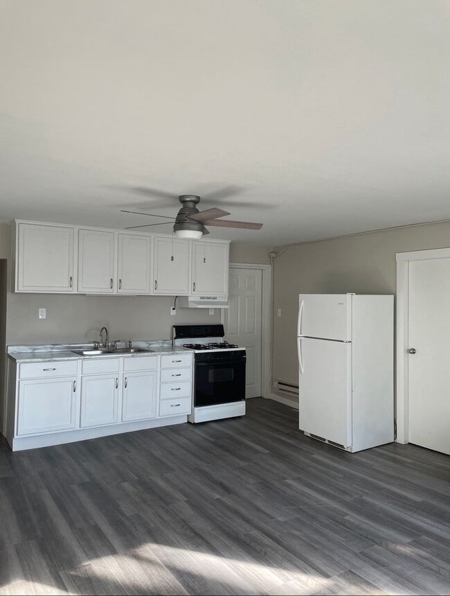 Building Photo - 1108 Rose St Unit 2