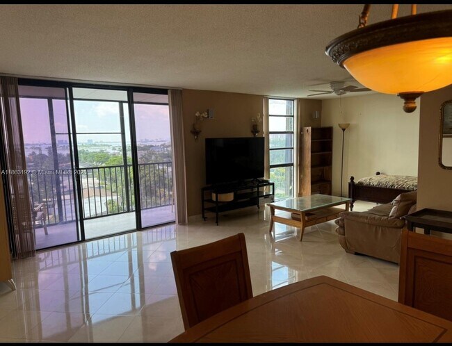 Photo - 2500 NE 135th St Unit B805
