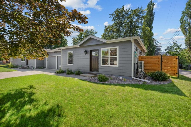 Building Photo - Charming & centrally located- Avail Septem... Rental