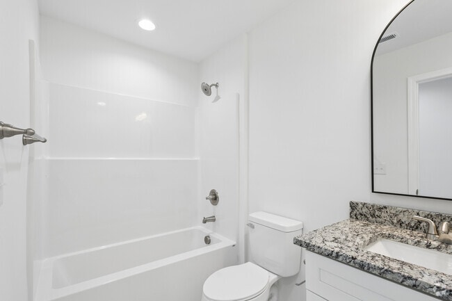 2BR, 2BA - 1,000SF - Second Bathroom