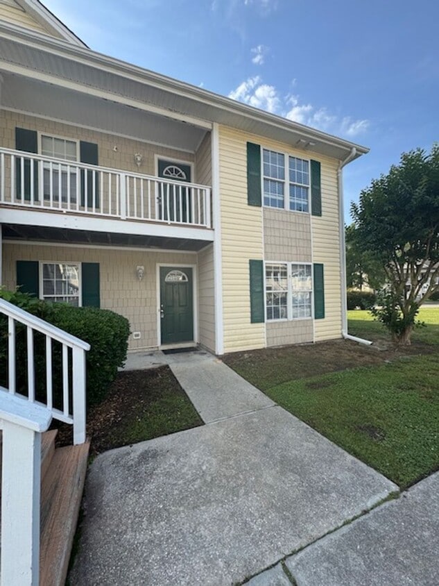 Holton Place - McClelland Dr. - Holton Place - McClelland Dr.